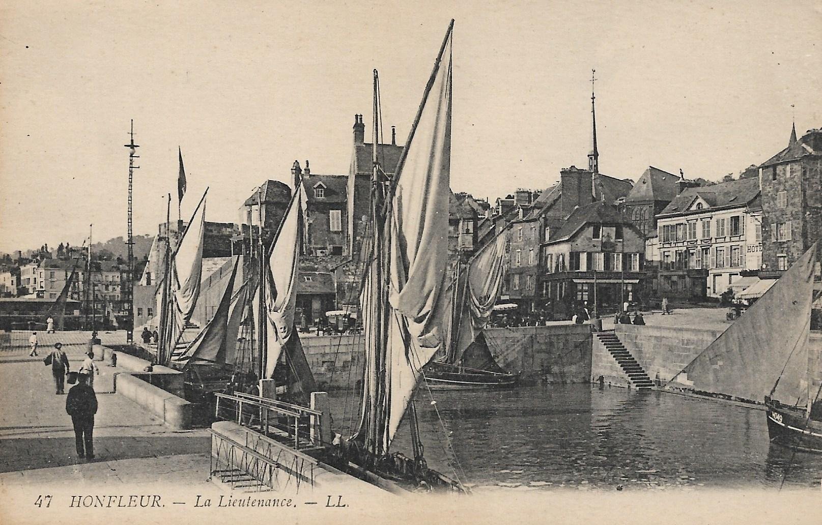 /France/FR_place_1903-1938_HONFLEUR. La Lieutenance.jpg